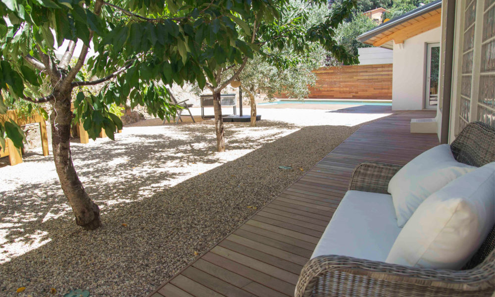Jardins accessibles a Sant Cugat amb camins plans, horts elevats i espais adaptats per a persones amb mobilitat reduïda.
